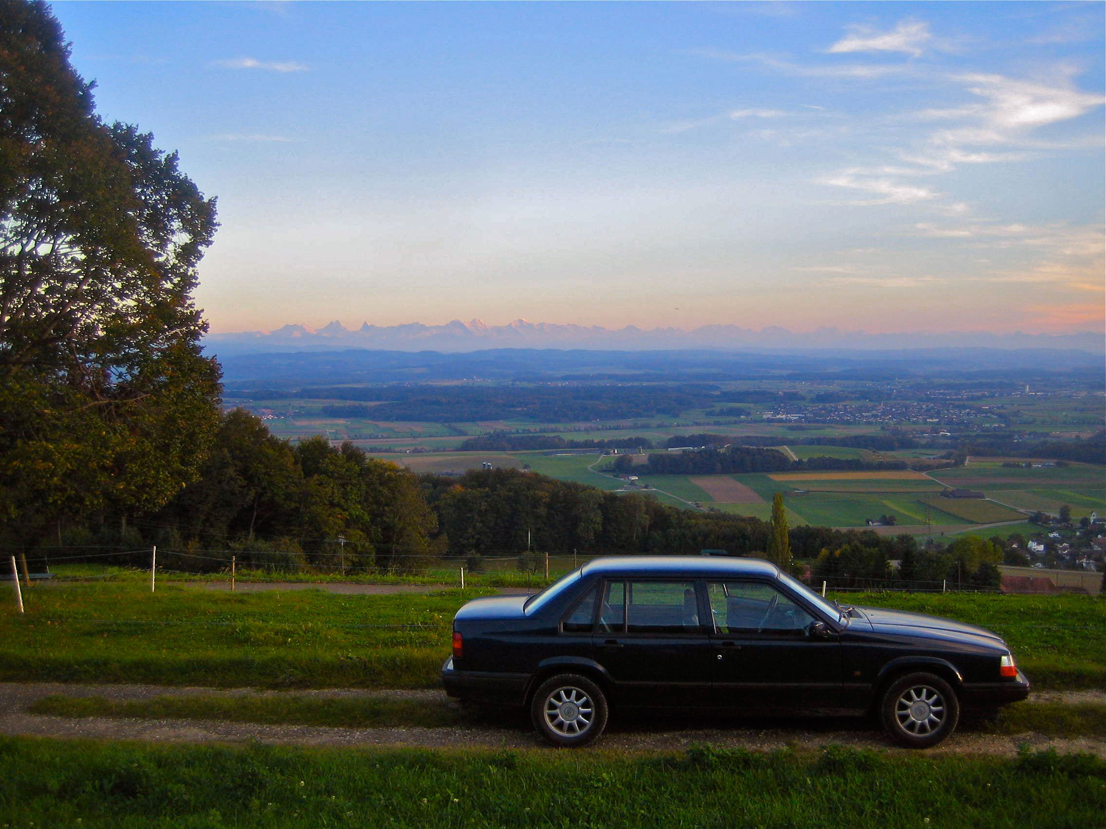 Zwischen Farnern und Attiswil. Abendstimmung über Mittelland und Berner Alpen