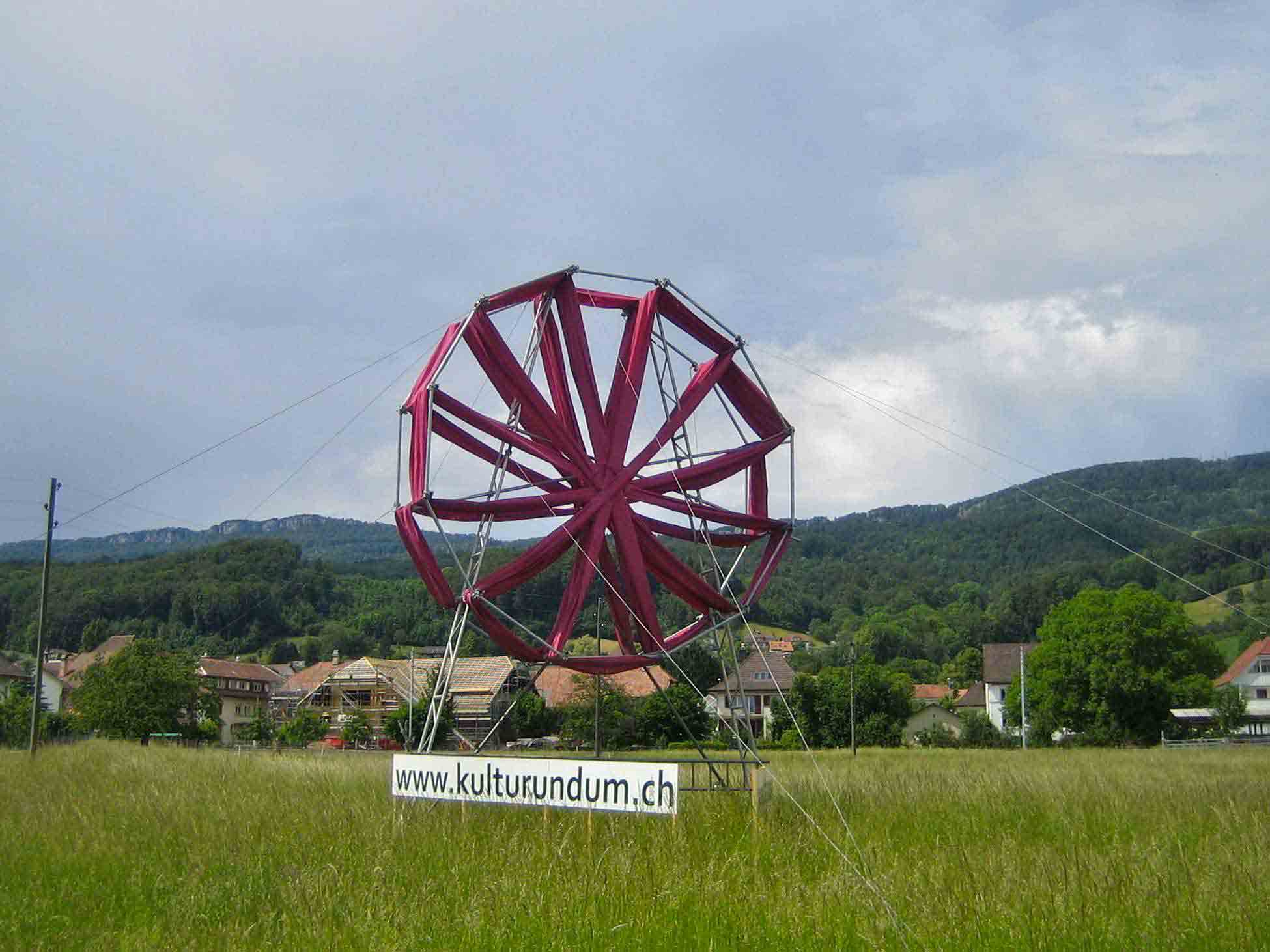 Attiswil, Kulturundum. Rotes Rad alsBlickfang