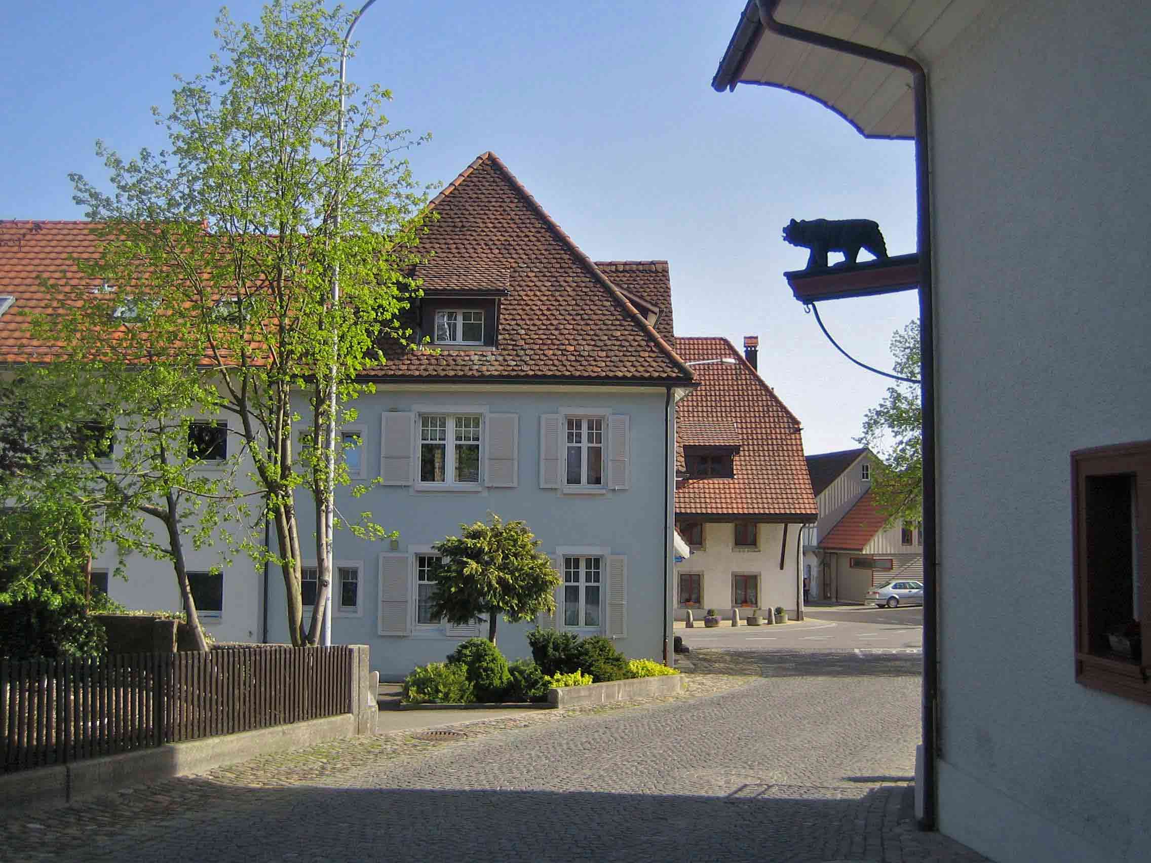 Oberbipp. Blick die Kirchgasse hinunter vom Bren