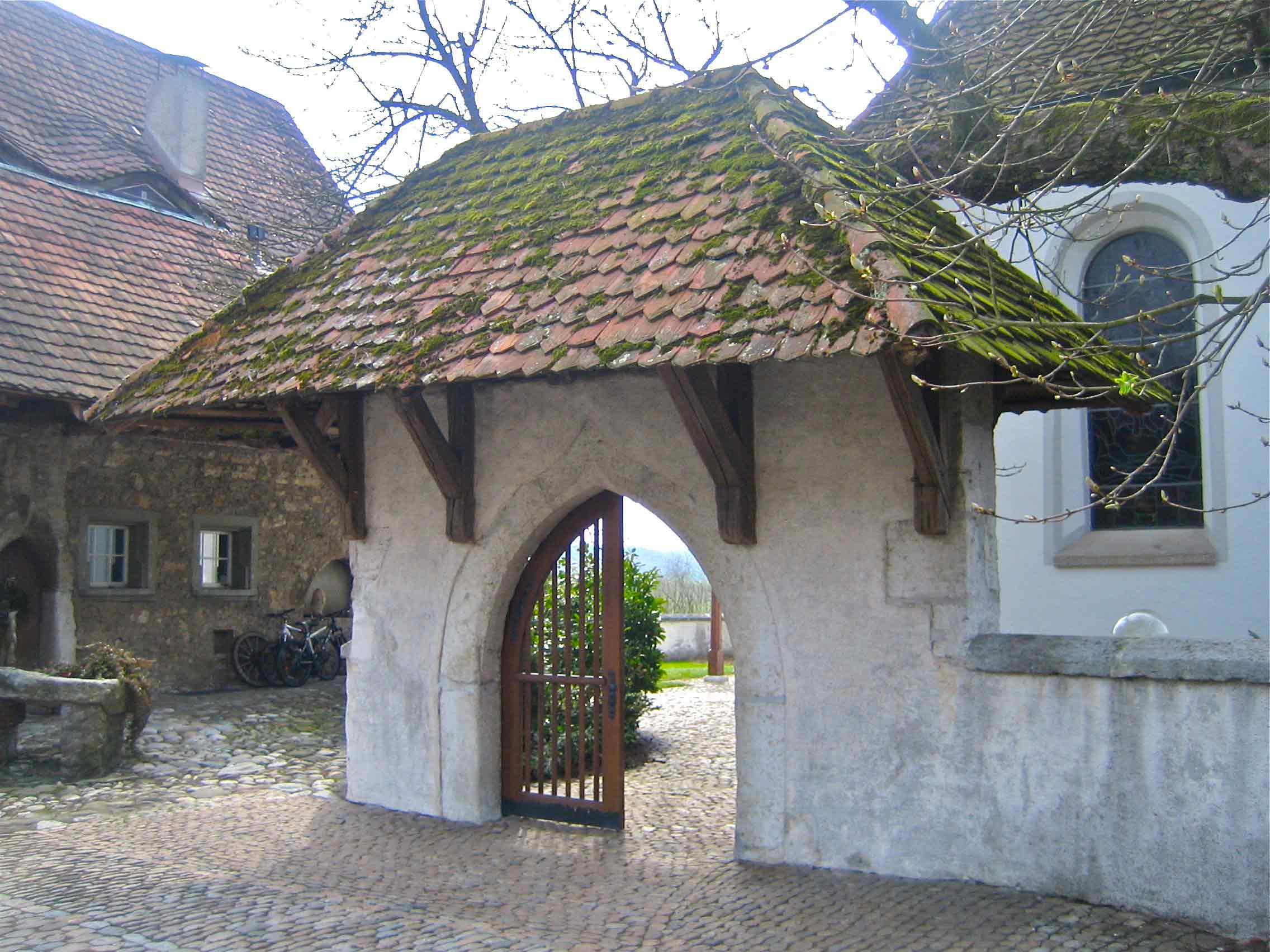 Lichgate, Niederbipp Church - berdachtes Tor zum Hof der Kirche Niederbipp