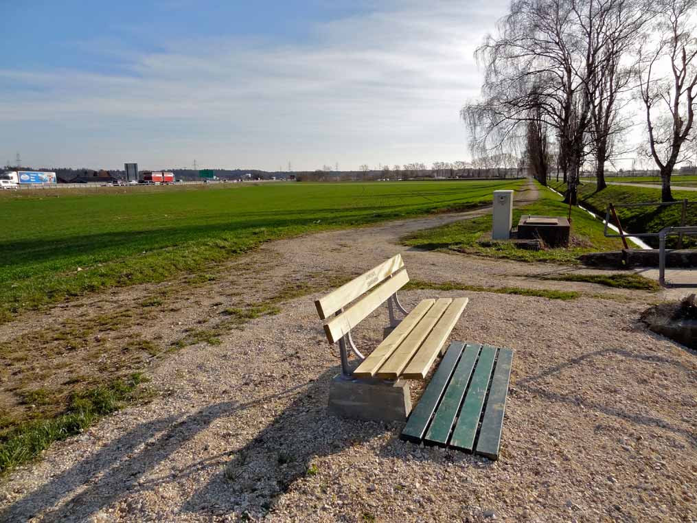 Ruhebank am Kanal
