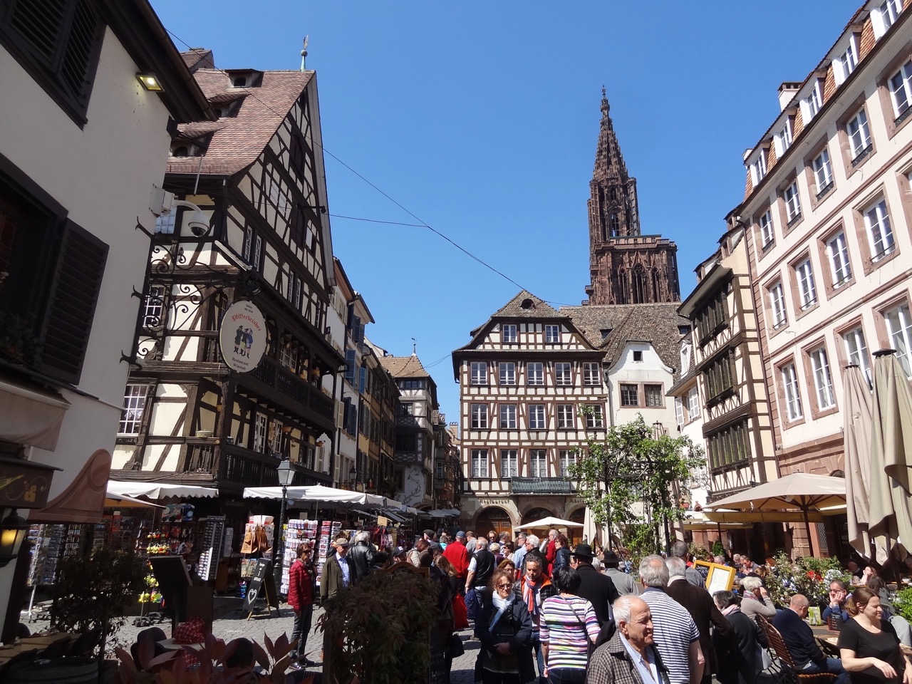 Strassburg. Blick vom Gutenbergplatz zum Muenster