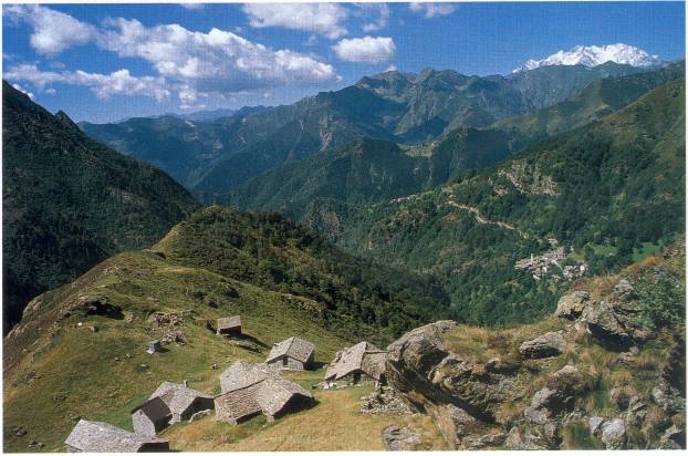 Alp Rundegga über Rimella mit Aussicht auf den Monte Rosa